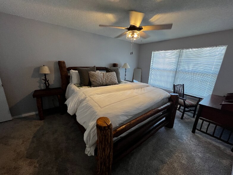 Building Photo - 593 Redwing Ln