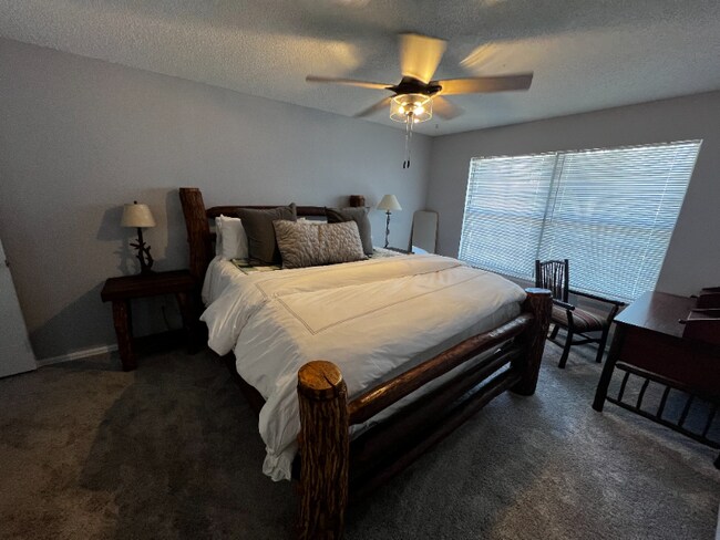 Building Photo - 593 Redwing Ln