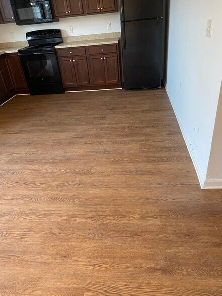 Building Photo - 455 Kentwell Dr