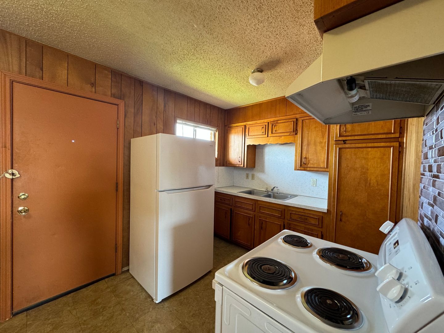 Building Photo - 805 W Hallmark Ave