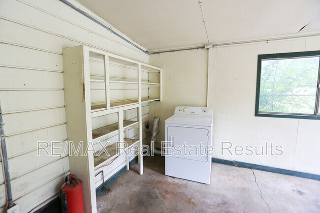 Building Photo - 1282 SE Farmers Dr