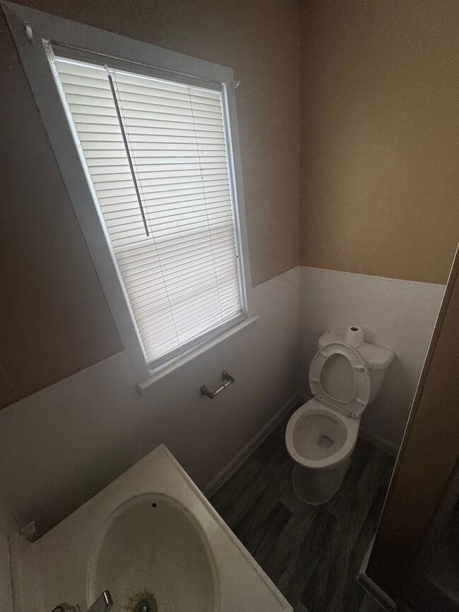 Building Photo - 2401 Lowell Ave