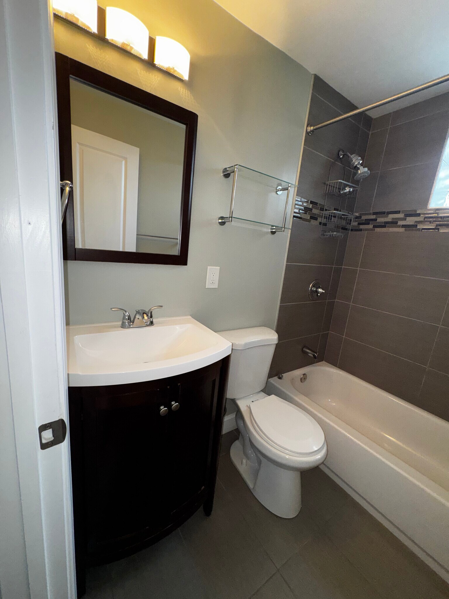 Hallway full bath - 5614 7th St NW