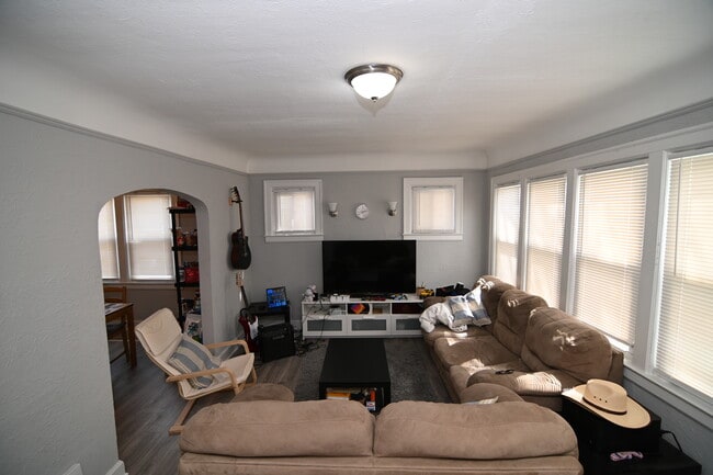 Primary Photo - 23304 Cayuga Ave
