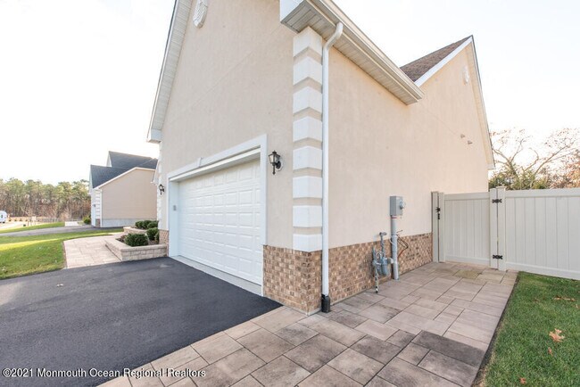 Building Photo - 12 Cindy Ct