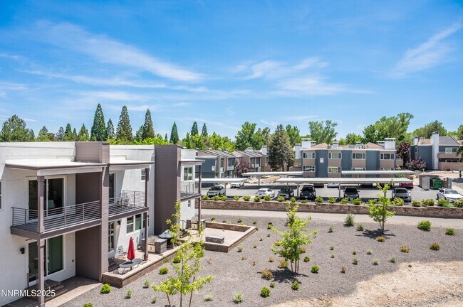 Building Photo - 1517 Golf Club Dr