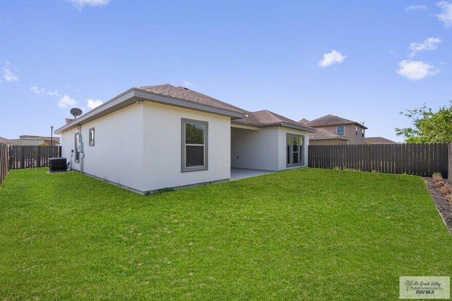 Building Photo - 2170 Portofino Blvd