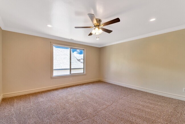 Building Photo - Beautiful home nestled in Pleasant Grove
