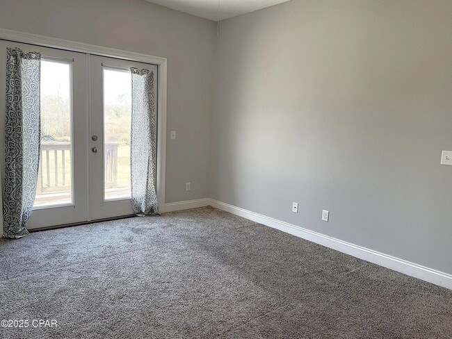 Building Photo - 4 bed 2.5 bath with Garage