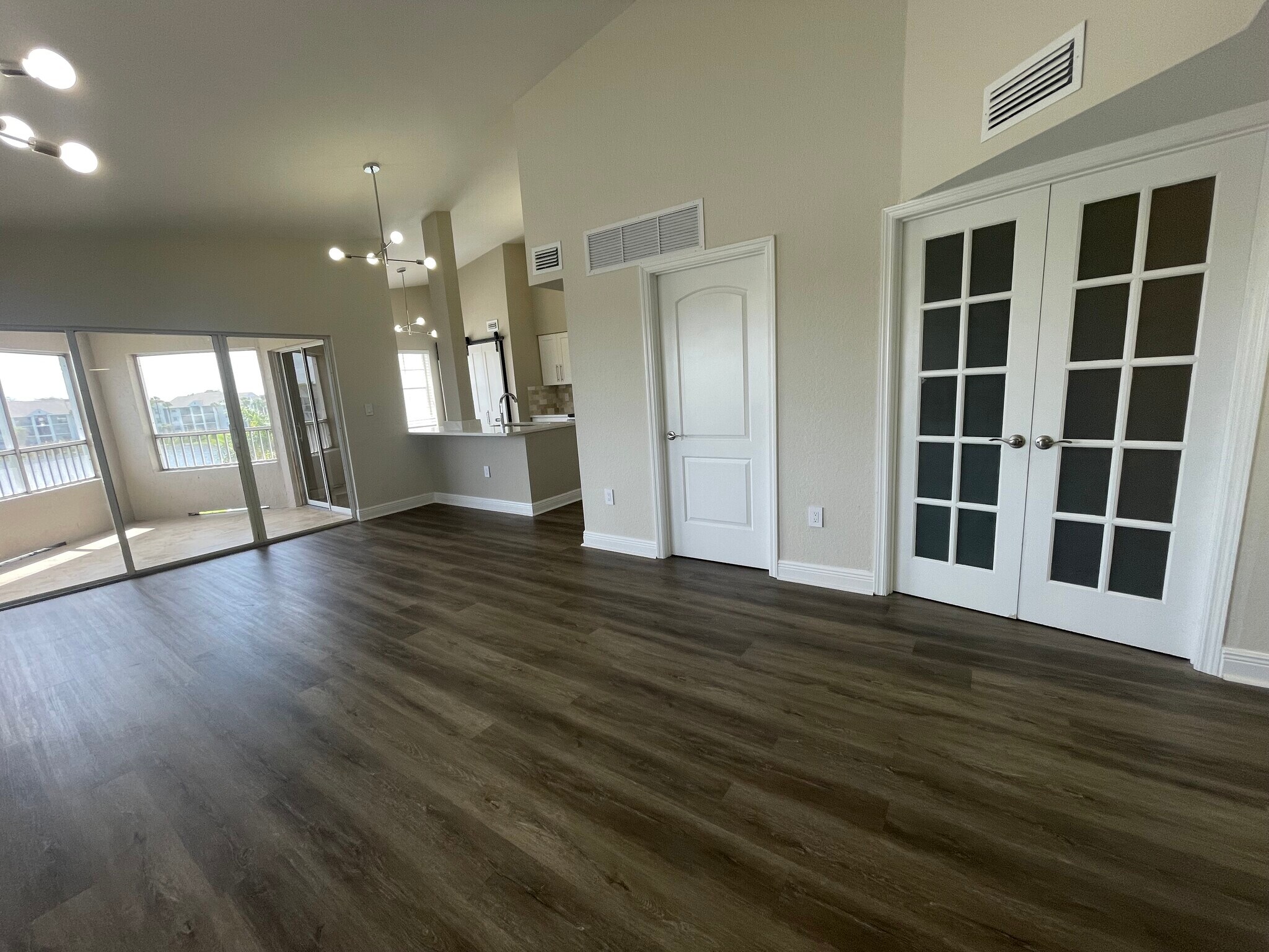 Building Photo - 2850 N Oakland Forest Dr