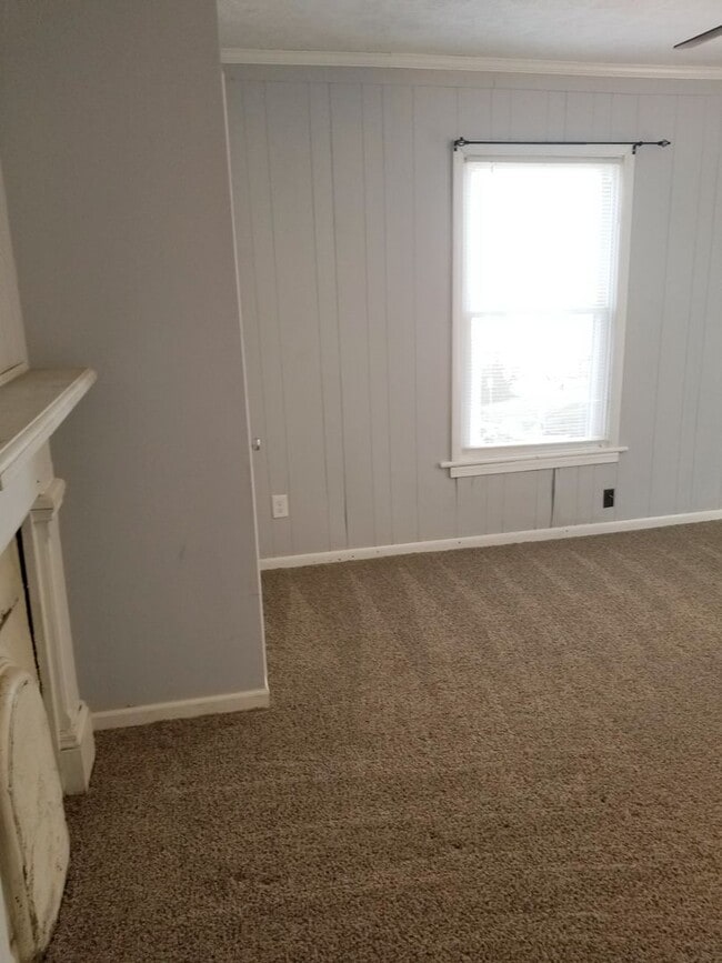 Building Photo - Two Bedroom Two Story Townhome Close to th...