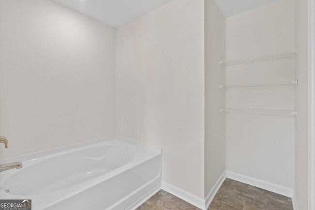 Building Photo - 3645 Beaconfield Ct SE