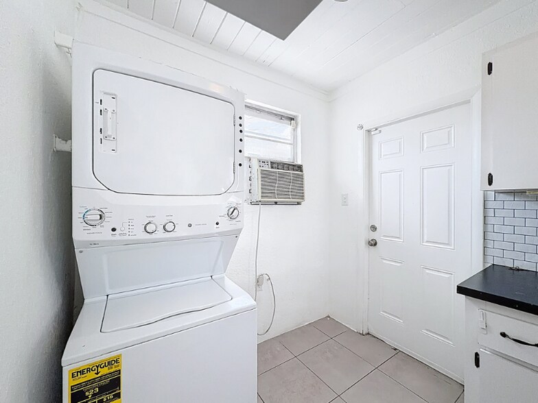 Building Photo - 401 NW 16th Ave