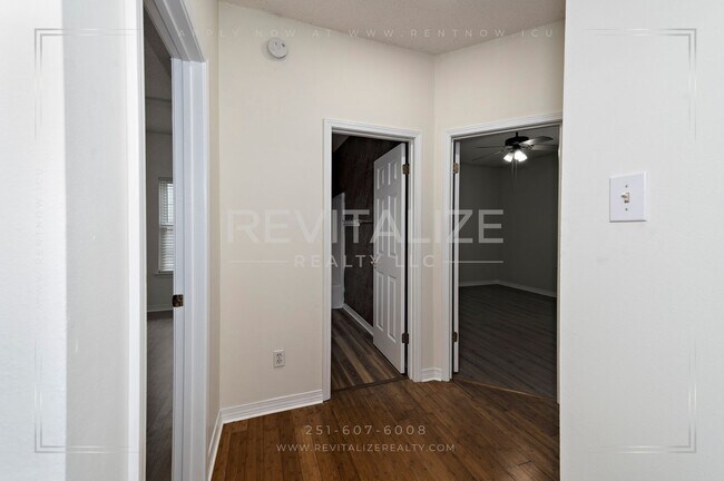 Building Photo - Daphne 3BR/2BA + Bonus Den – Spacious, Stylish & Full of Charm!