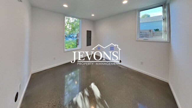 Building Photo - 5BR/4.5BA House in Seattle -- Available Now!