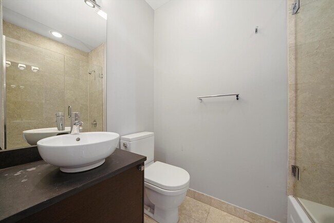 Building Photo - 1541 N Bosworth Ave