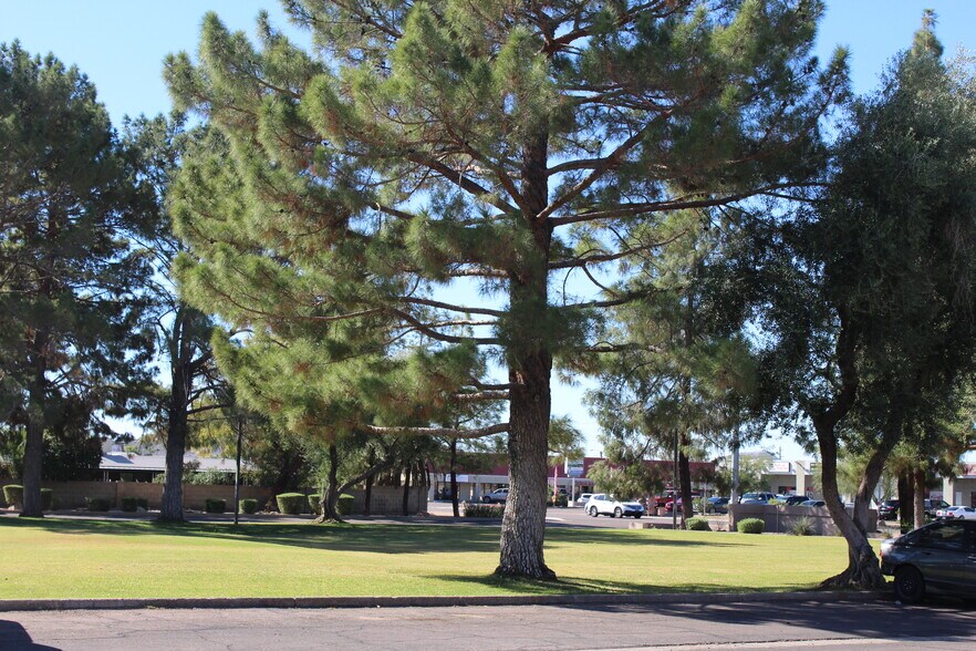 Building Photo - 3301 E Kelton Ln