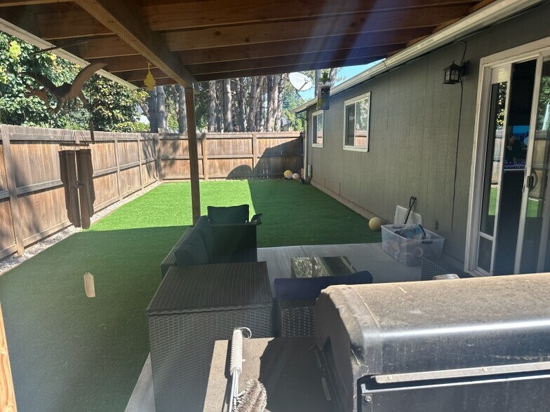 Building Photo - 905 Denise Ct SE