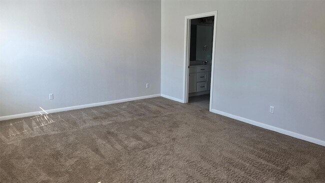 Building Photo - 209 Winding Hollow Ln