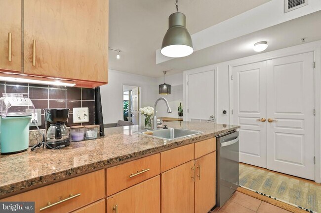 Building Photo - 616 E Street NW Unit 1007
