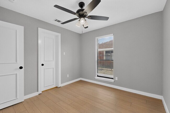 Building Photo - 3701 University Dr