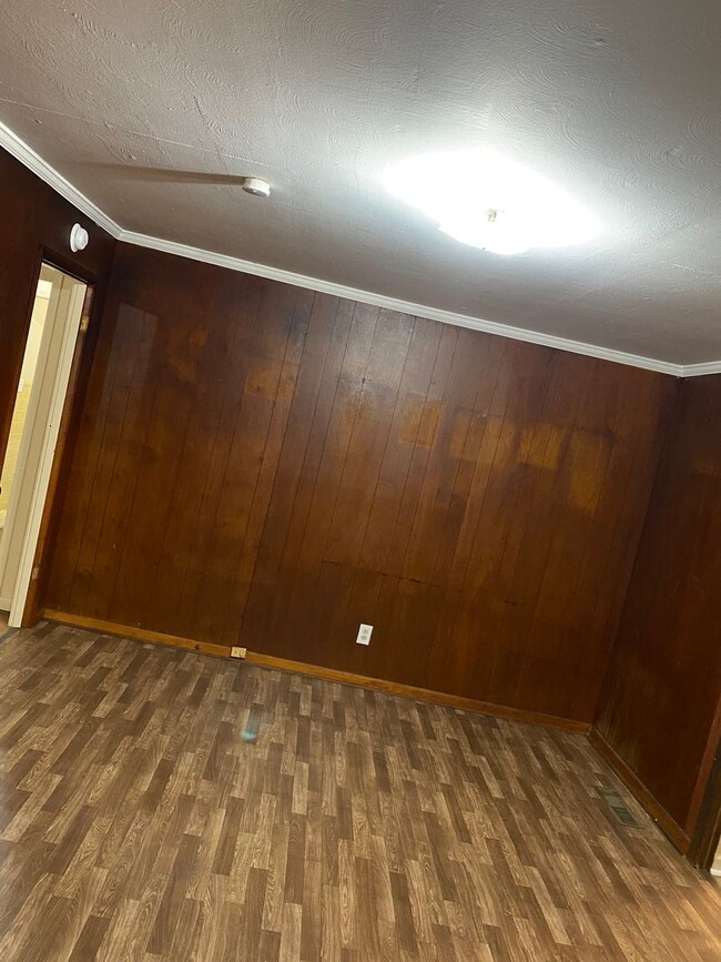 Building Photo - 3 Bed 2 Bath Brick House