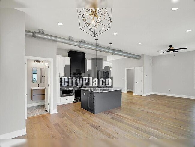 Building Photo - 2008 Yandes St