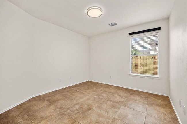 Building Photo - 4702 Forest Home Dr