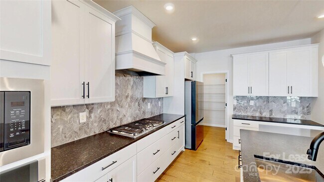 Building Photo - 509 Myrick Aly