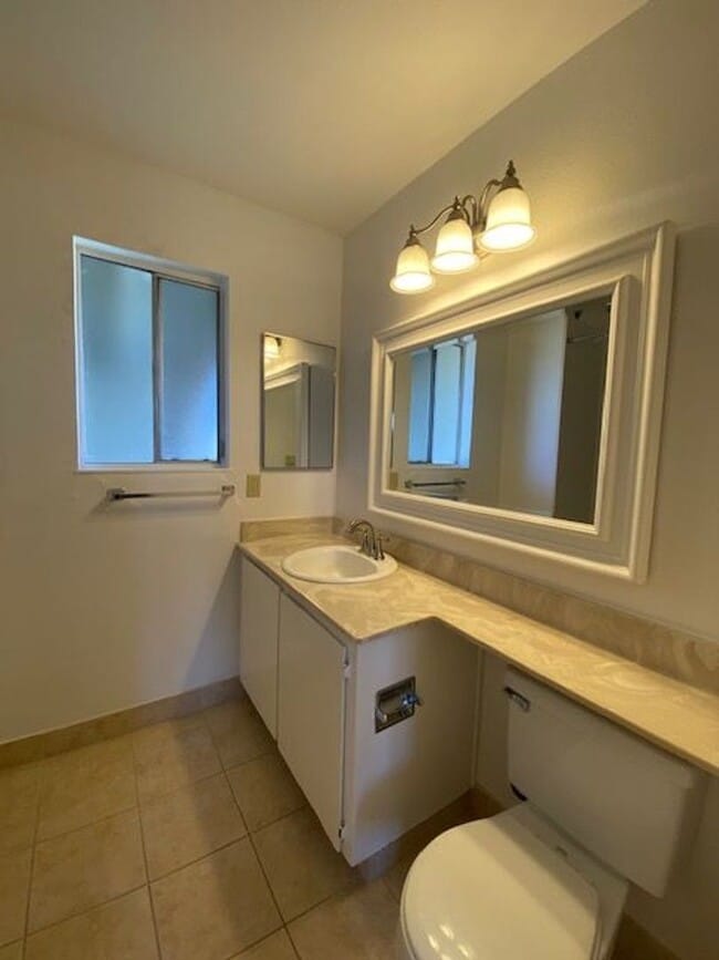 Building Photo - Spacious 5 Bed/4 Bath~