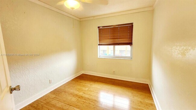 Building Photo - 6516 SW 41st Ct