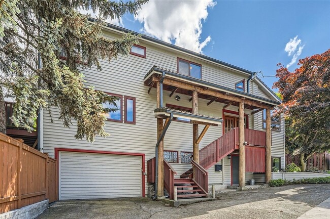 Building Photo - Queen Anne Home