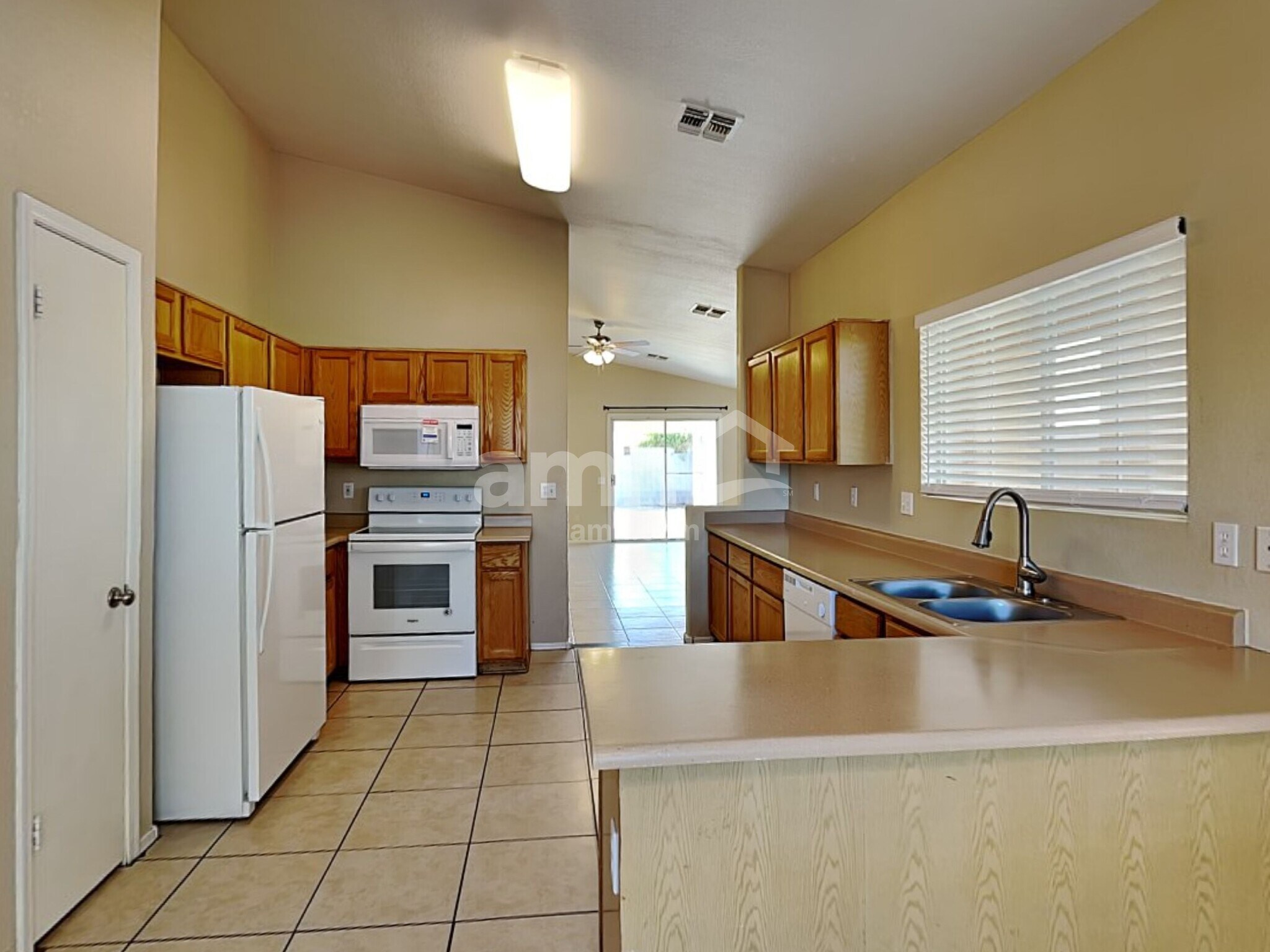 Building Photo - 10455 W Reade Ave