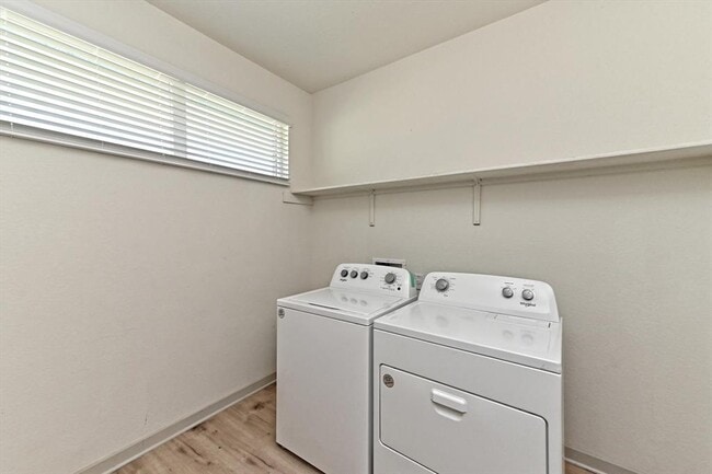 Building Photo - 13700 Lubeck Dr