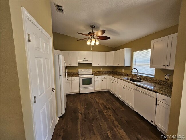Building Photo - 844 W Wycliffe Ln