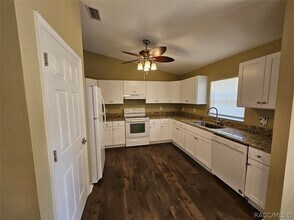 Building Photo - 844 W Wycliffe Ln