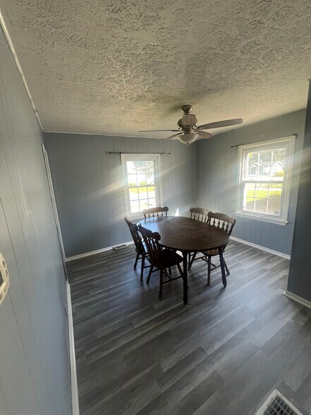 Building Photo - 511 N Sherwood Ave