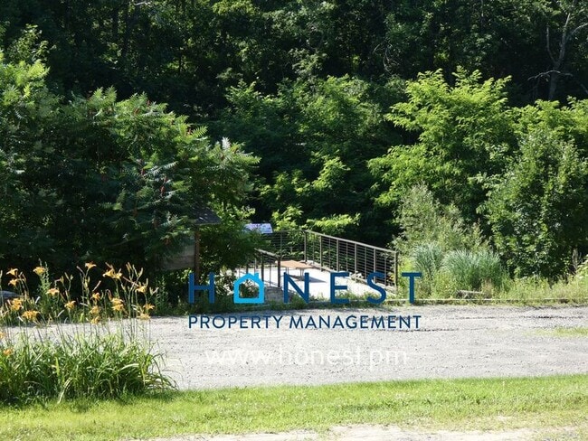 Building Photo - 95 Main St