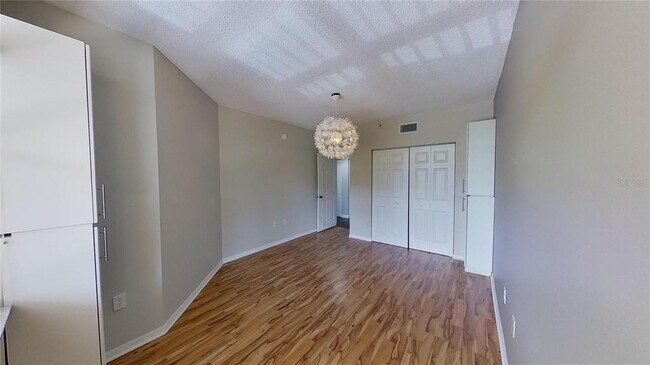 Building Photo - 6495 Shoreline Dr