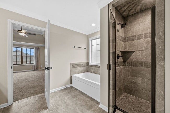 Building Photo - Pet Friendly Four Bedroom with Bonus!