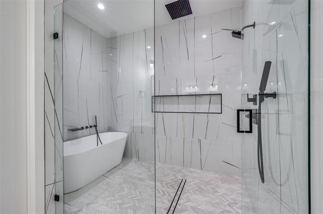 Building Photo - 2308 Douglas Ave