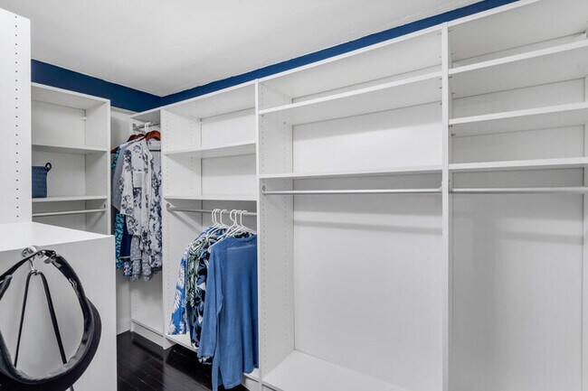 Building Photo - 631 Clover Ln