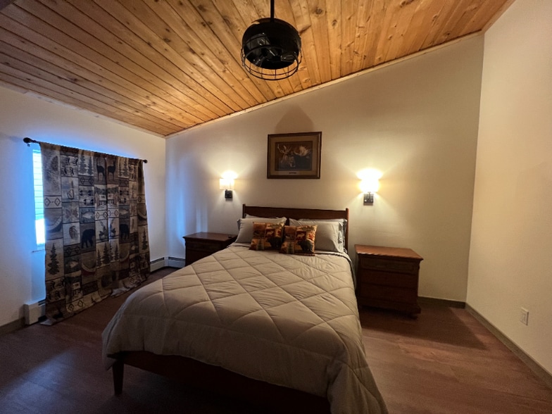 Building Photo - 2301 Lincoln