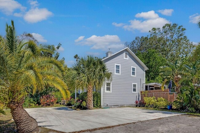 Building Photo - 1425 E Crisafulli Rd