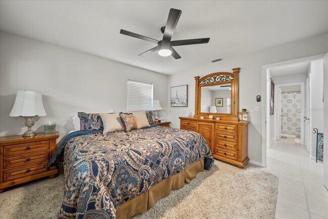 Building Photo - 2100 S Daytona Ave