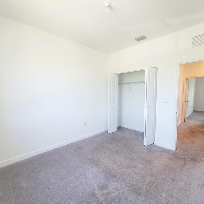 Building Photo - 20742 NE 5th Ct