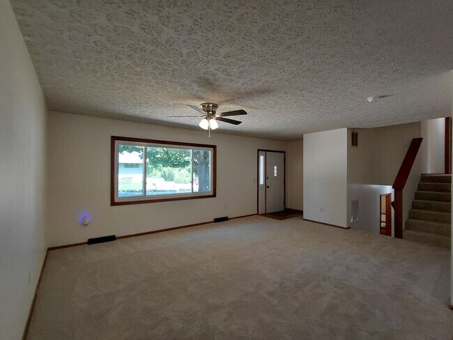 Building Photo - Single Family Home!