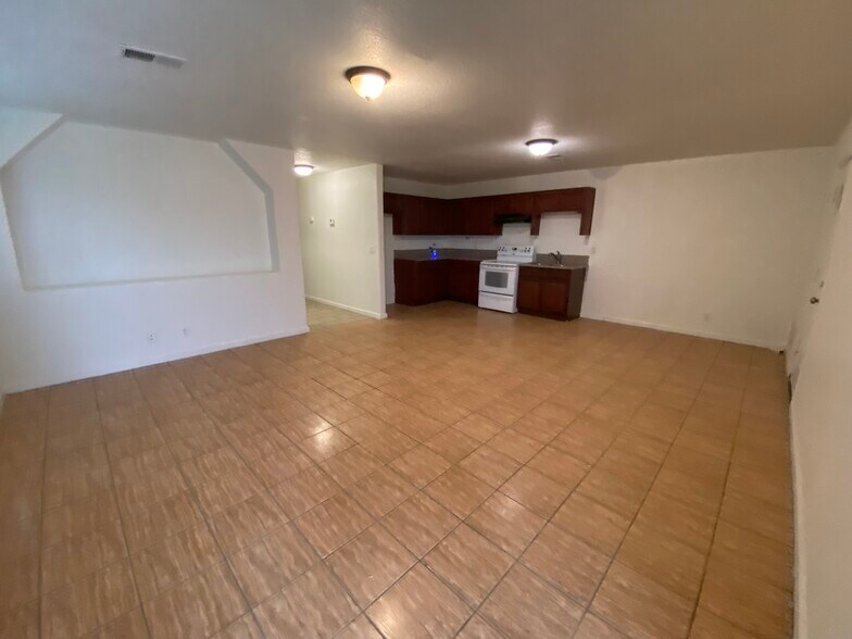 Open floor plan - 8130 Heather Ave