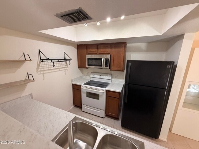 Building Photo - 616 S Hardy Dr