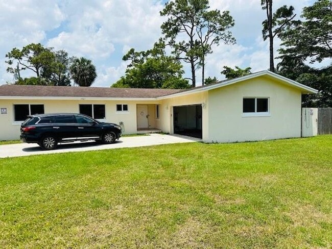 Building Photo - 3421 Helena Dr